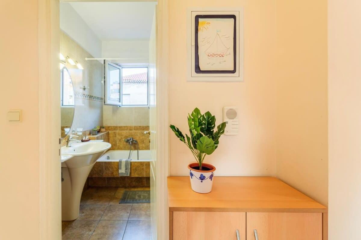Spacious Urban Haven-Family Home, Perfect Location Kalamata Exterior photo