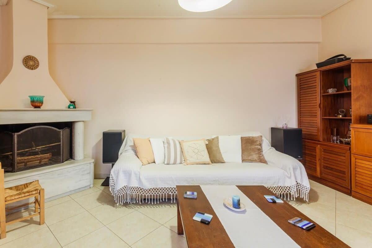 Spacious Urban Haven-Family Home, Perfect Location Kalamata Exterior photo